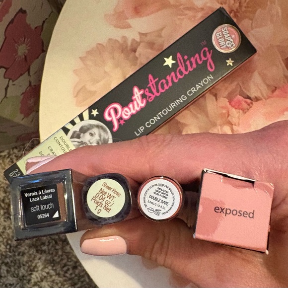 Lip Makeup Bundle - Picture 3 of 4